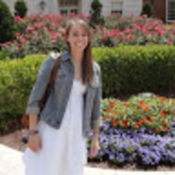 Meet your Posher, Nicole - Picture 1 of 1